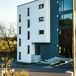 Duda An Der A9 Zwischen Ingolstadt Und Muenchen, Ideal Fuer Stopover, Geschaeftsreisen Und Monteure