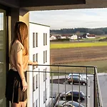 Duda An Der A9 Zwischen Ingolstadt Und Muenchen, Ideal Fuer Stopover, Geschaeftsreisen Und Monteure Hotell