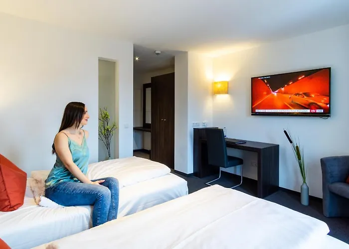 Duda An Der A9 Zwischen Ingolstadt Und Muenchen, Ideal Fuer Stopover, Geschaeftsreisen Und Monteure Szálloda 3*